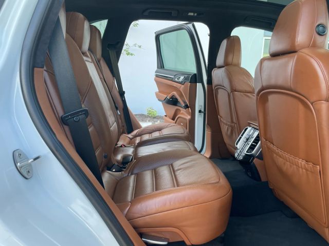 2017 Porsche Cayenne - Image 132