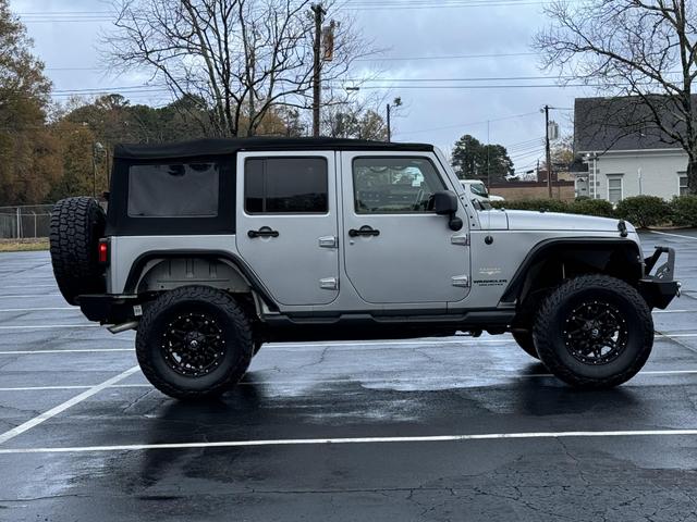 2013 Jeep Wrangler Unlimited Sahara photo 5