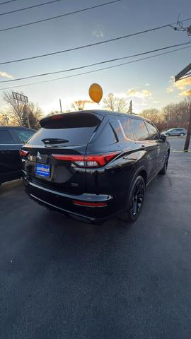 2023 Mitsubishi Outlander SE Black Edition photo 2