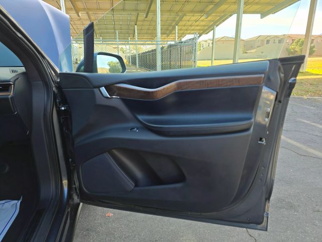 2019 Tesla Model X - Image 22