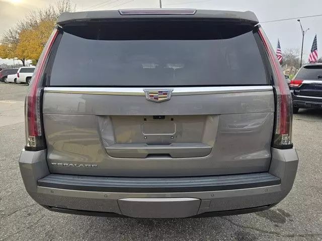 2018 Cadillac Escalade Esv - Image 2