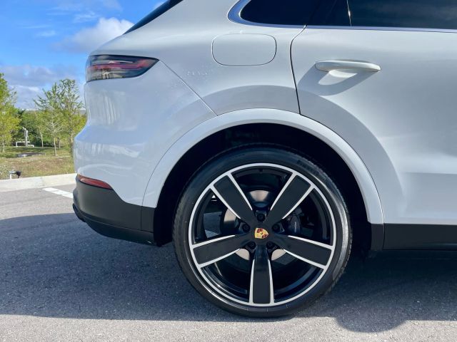 2019 Porsche Cayenne - Image 13