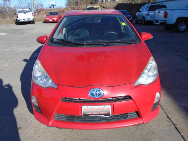 2014 Toyota Prius c Two photo 7