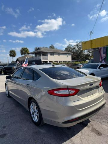 2016 Ford Fusion SE photo 4