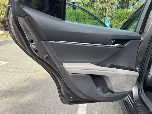 2018 Toyota Camry - Image 20