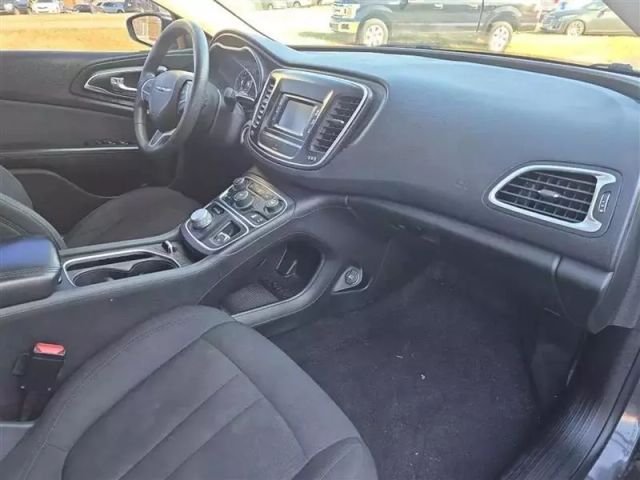 2015 Chrysler 200 - Image 14