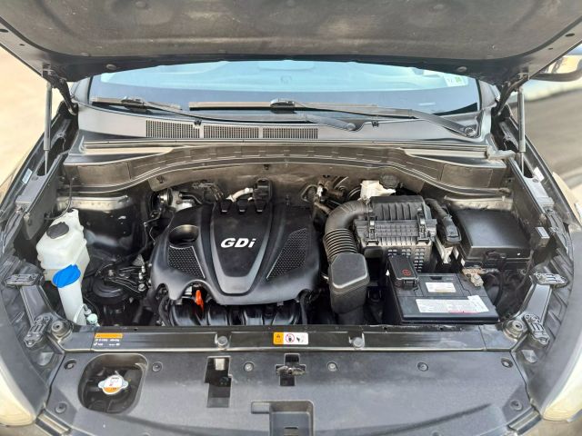 2013 Hyundai Santa Fe Sport - Image 23