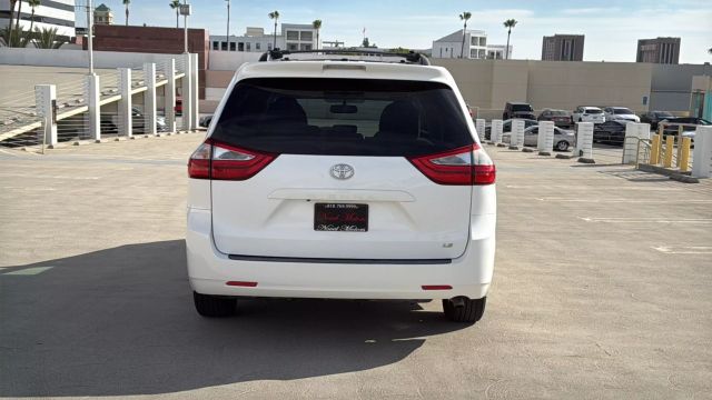 2015 Toyota Sienna - Image 6