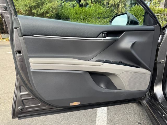 2018 Toyota Camry - Image 19