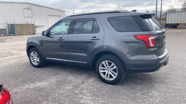 Ford Explorer's photo