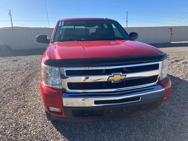 2011 Chevrolet Silverado 1500 LT photo 2