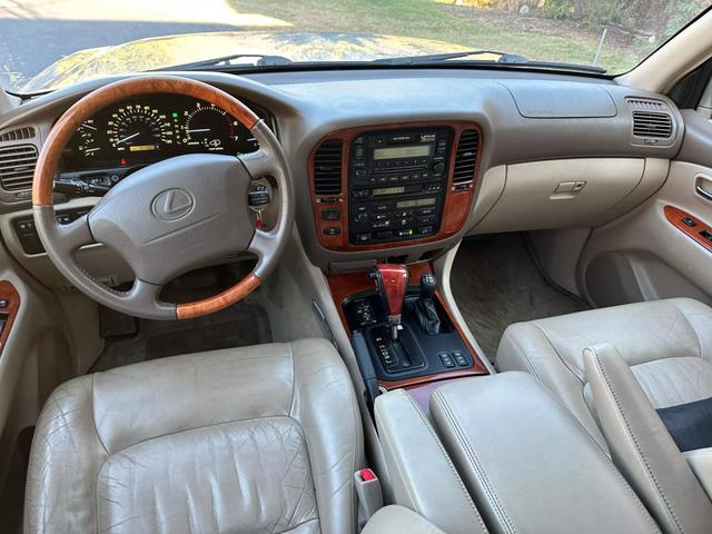 2000 Lexus LX 470 photo 8