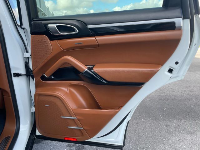 2017 Porsche Cayenne - Image 130