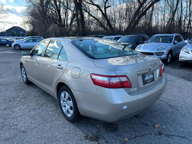 2009 Toyota Camry LE photo 5