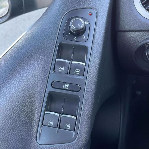 2017 Volkswagen Tiguan 2.0t Wolfsburg Edition 4motion Sport Utility 4d - Image 29