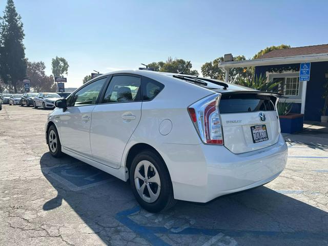 2013 Toyota Prius Two photo 5