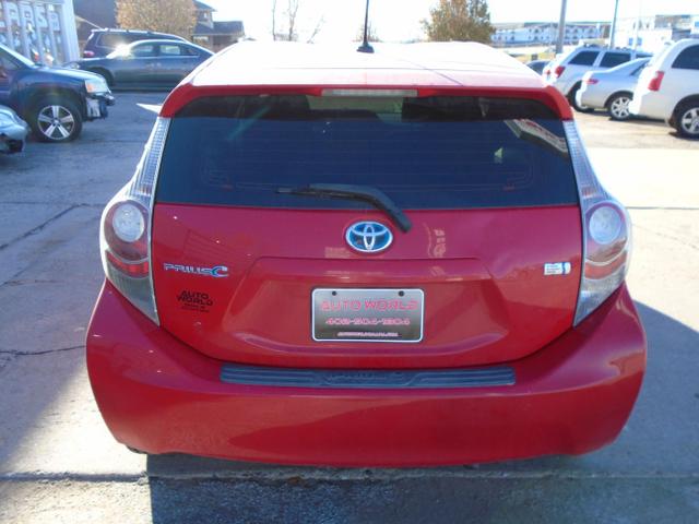 2014 Toyota Prius c Two photo 3