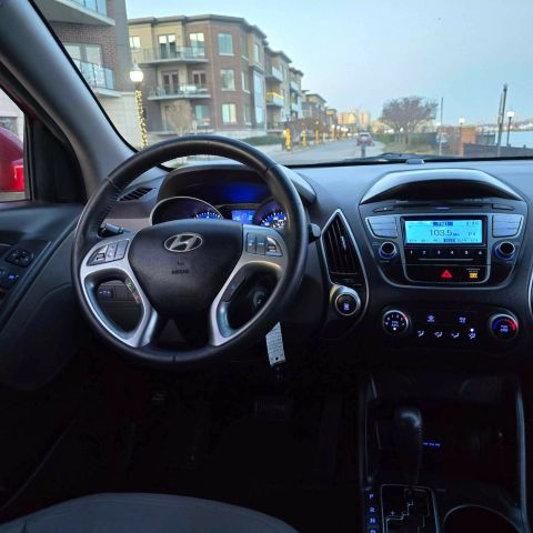 2011 Hyundai Tucson Gls Sport Utility 4d - Image 17