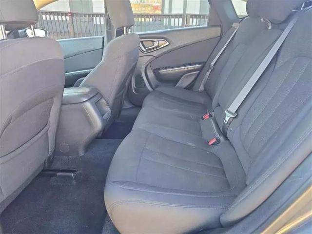 2015 Chrysler 200 - Image 21
