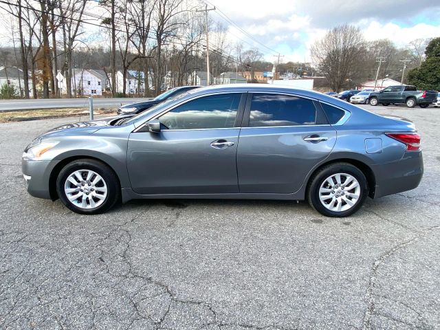 2015 Nissan Altima - Image 10