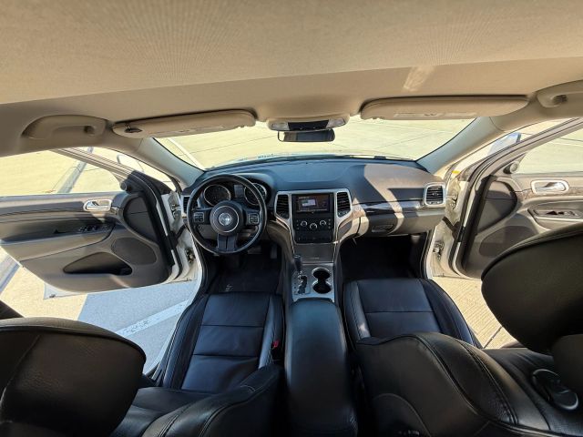 2011 Jeep Grand Cherokee - Image 20