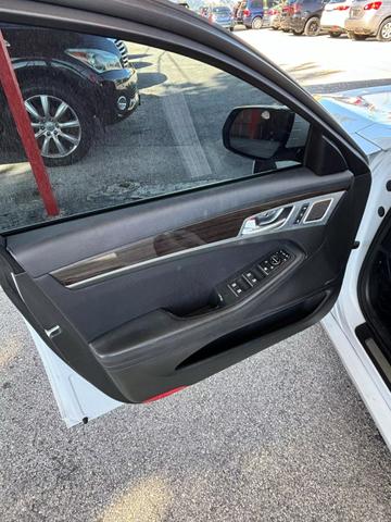 2018 GENESIS G80 Base photo 9