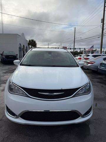 2017 Chrysler Pacifica Touring-L photo 2