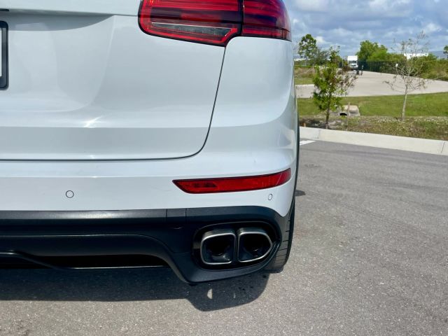 2017 Porsche Cayenne - Image 22