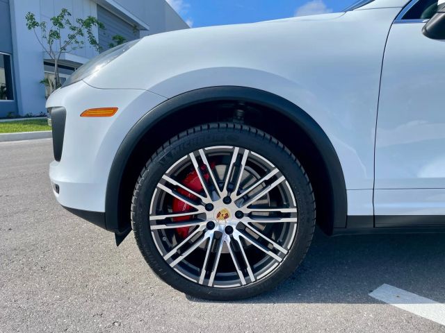 2017 Porsche Cayenne - Image 37
