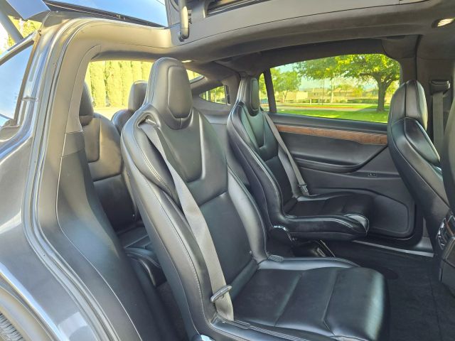 2019 Tesla Model X - Image 34