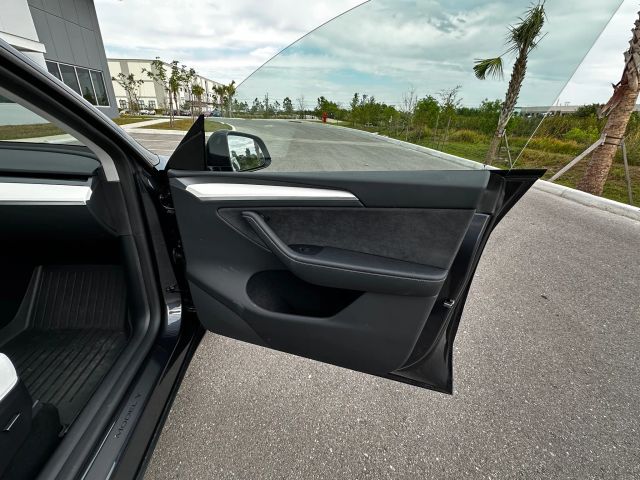 2024 Tesla Model Y - Image 43