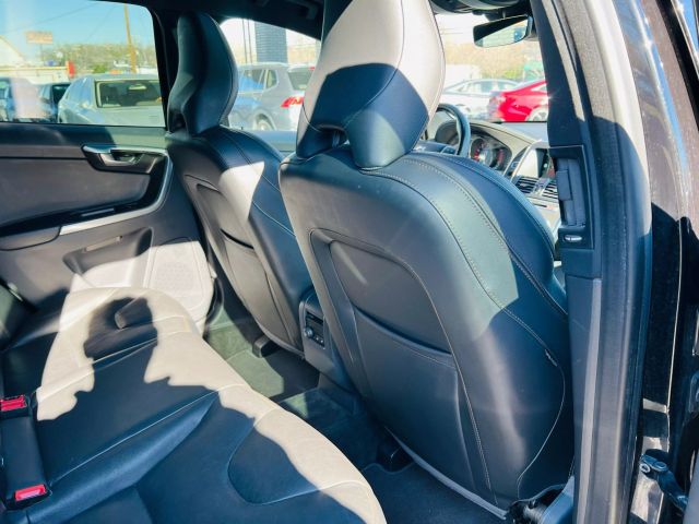 2016 Volvo Xc60 - Image 29