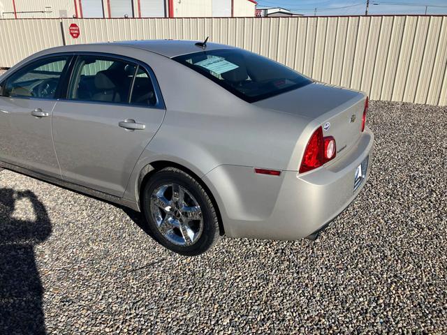 2010 Chevrolet Malibu 1LT photo 5