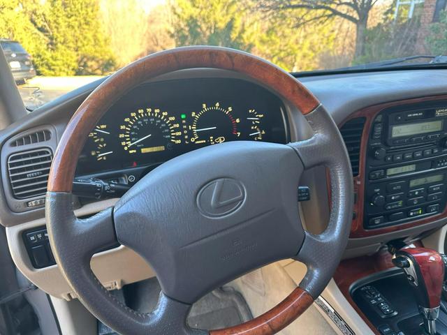 2000 Lexus LX 470 photo 6