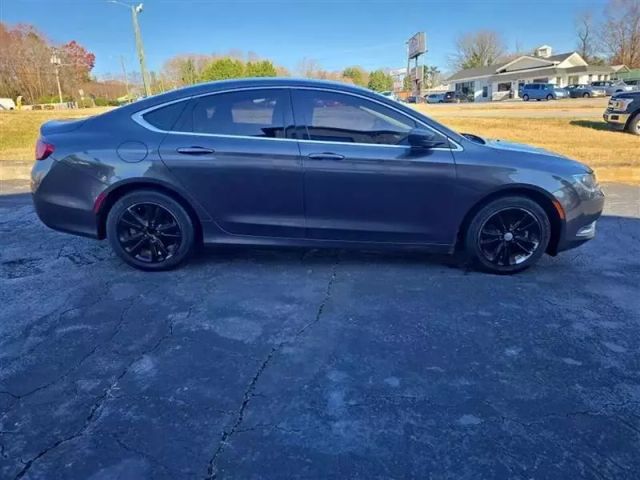 2015 Chrysler 200 - Image 4
