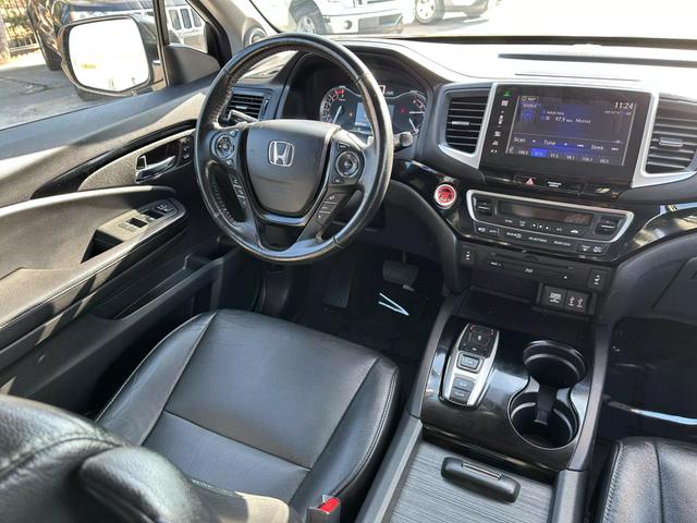 2016 Honda Pilot Touring photo 15