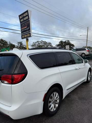 2017 Chrysler Pacifica Touring-L photo 18