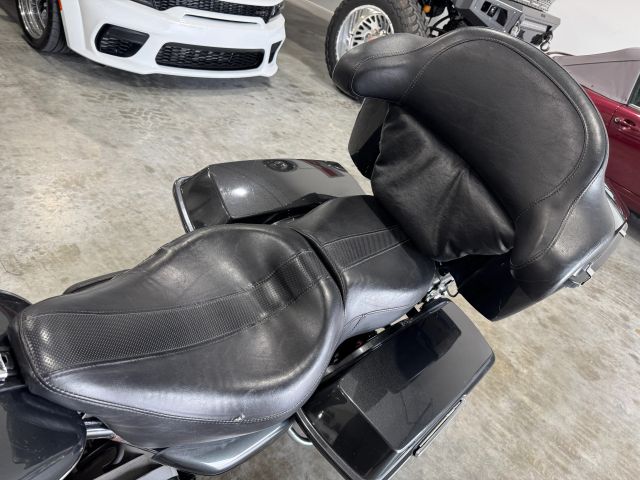 2006 Harley Davidson Road Glide - Image 12