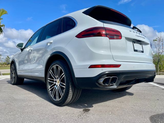 2017 Porsche Cayenne - Image 25