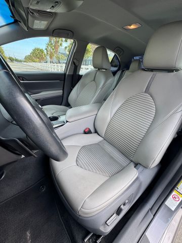 2018 Toyota Camry - Image 16