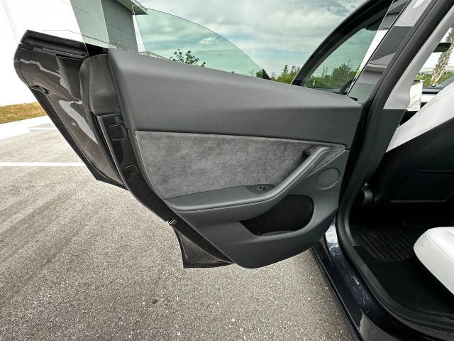 2024 Tesla Model Y - Image 38