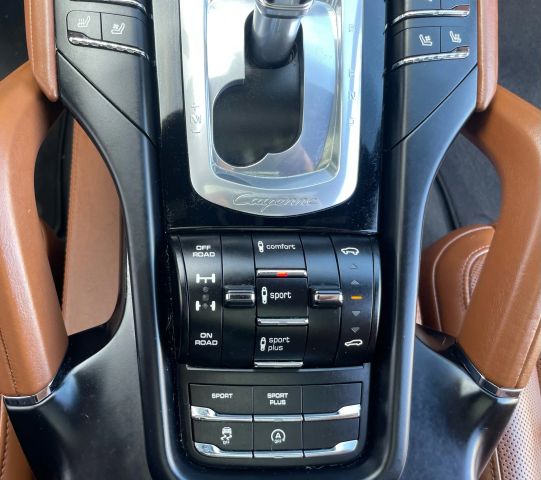 2017 Porsche Cayenne - Image 95