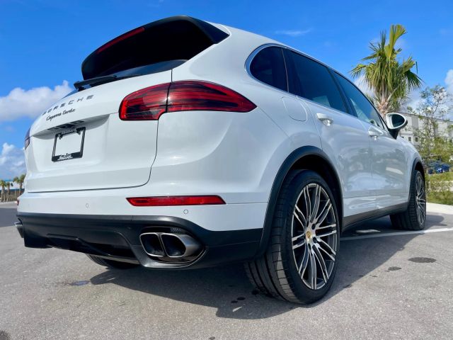 2017 Porsche Cayenne - Image 14