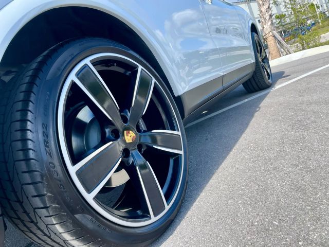 2019 Porsche Cayenne - Image 18