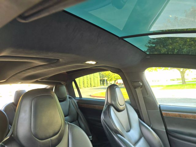 2019 Tesla Model X - Image 25