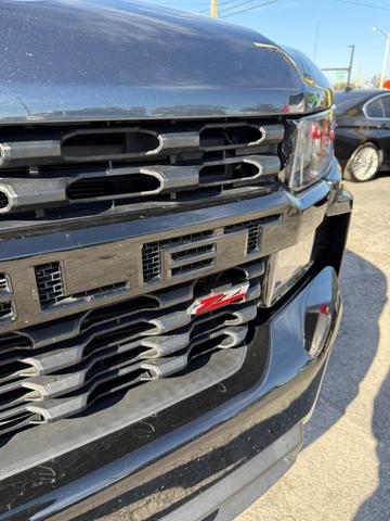 2022 Chevrolet Silverado 1500 Limited Custom photo 2