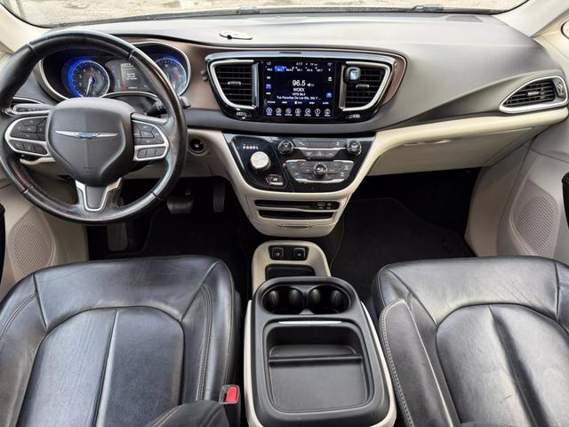 2017 Chrysler Pacifica Touring-L photo 14