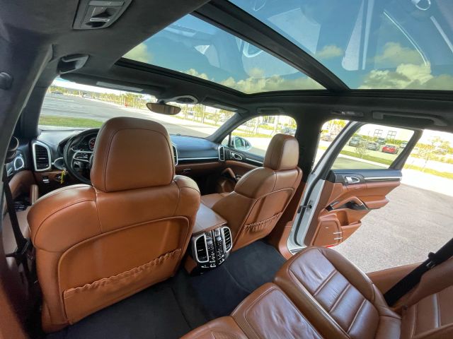 2017 Porsche Cayenne - Image 122