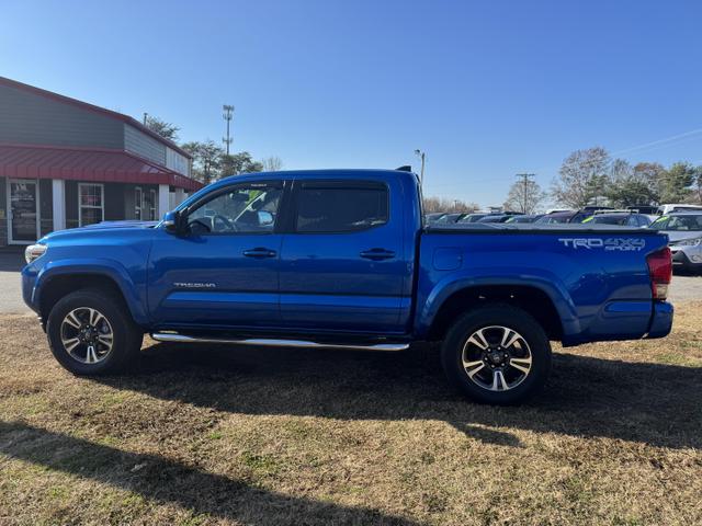 2016 Toyota Tacoma TRD Sport photo 2