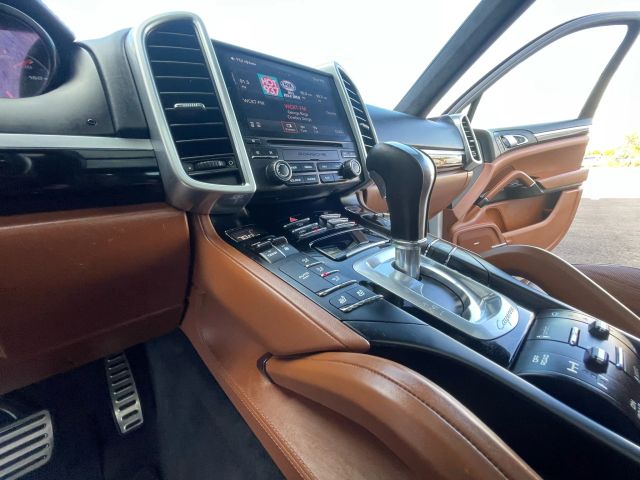 2017 Porsche Cayenne - Image 96